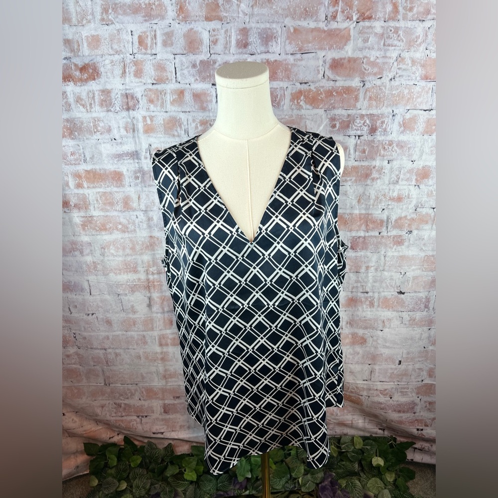 Banana Republic White and Blue Sleeveless Relaxed Blouse